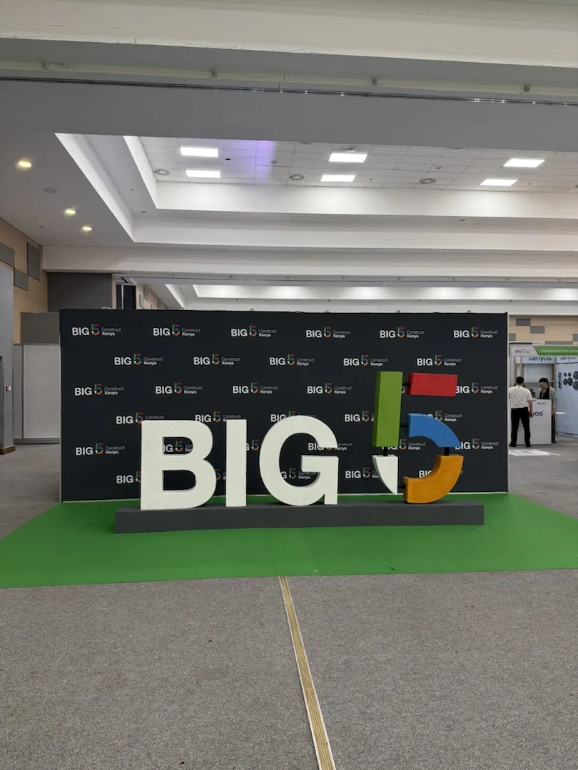 Big 5 Construct Kenya 2026 — надпись BIG5 в выставочном центре Sarit Expo Centre